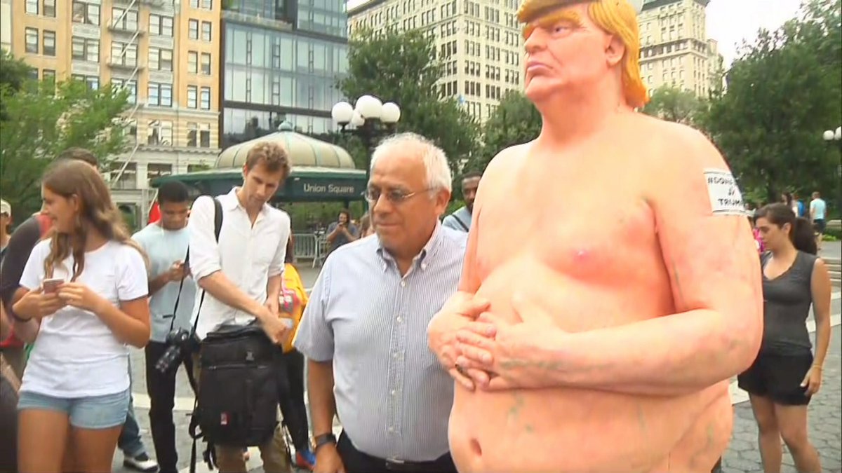 Steven Bognar On Twitter Only In Nyc Naked Donald Trump Drawing Yuuuge Crowds In Union Square Unclear Who Placed Statue There Nbc4ny