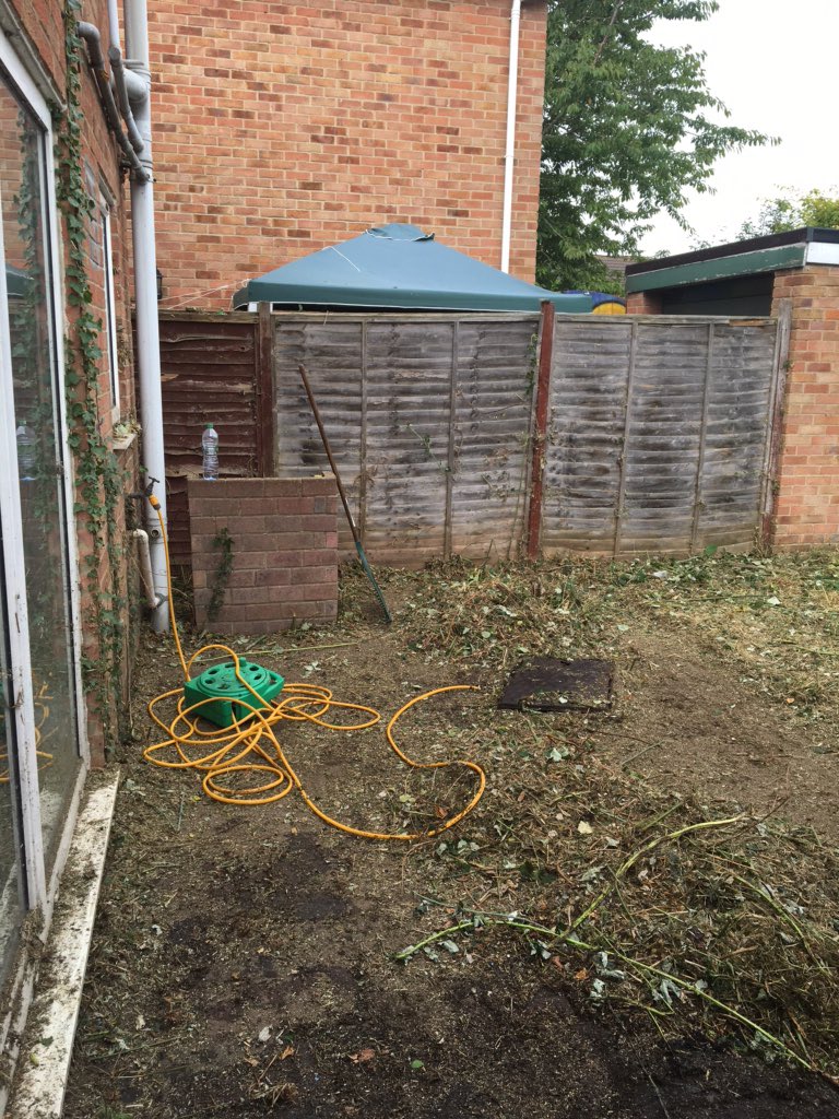 UnderFlowerPot's tweet photo. #extremegardening #transformation #summertime https://t.co/v2XoIFpYpv https://t.co/aVxhFjw28N