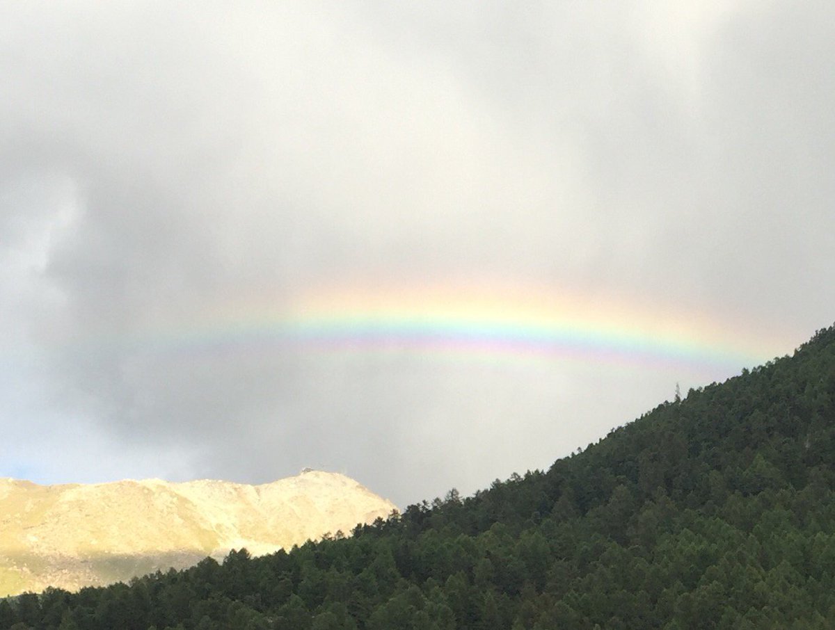 Rainbow over Rothorn. A great end to one of our #daysout in #zermatt