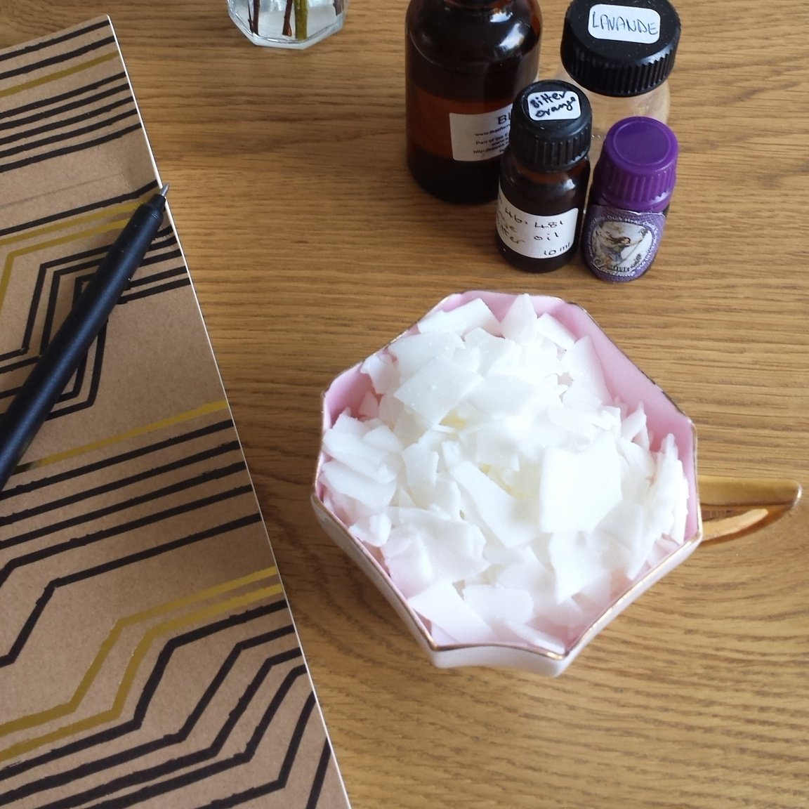 robinandrose's tweet photo. Candle planning day #madeinlondon #handpouredcandles #soywaxcandles https://t.co/piQ6J4Zcyy