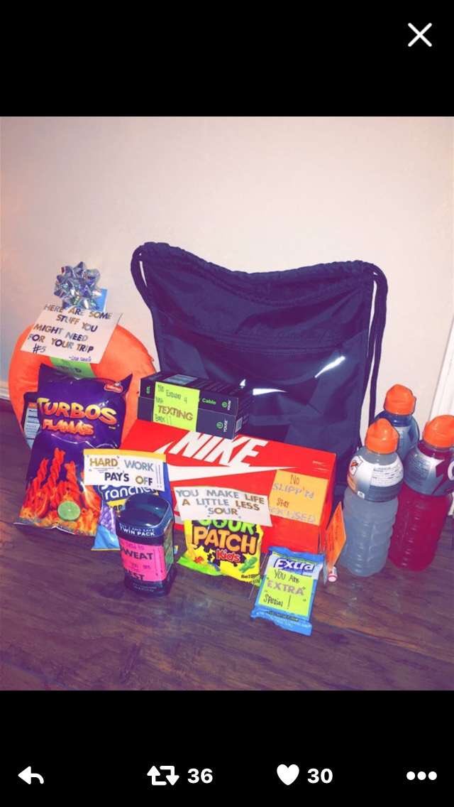 lilchocolatefem's tweet image. Why i want a gf that plays basketball 😍👑💅🏀👭 (ignore the football)