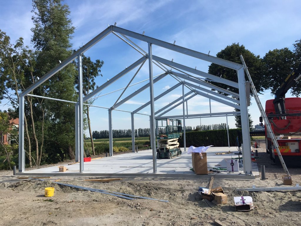 BCB_bv's tweet photo. Vandaag gestart met #montage van de #staalconstructie voor @GebrKoole uit de Lier. https://t.co/gS2lzM6DnT