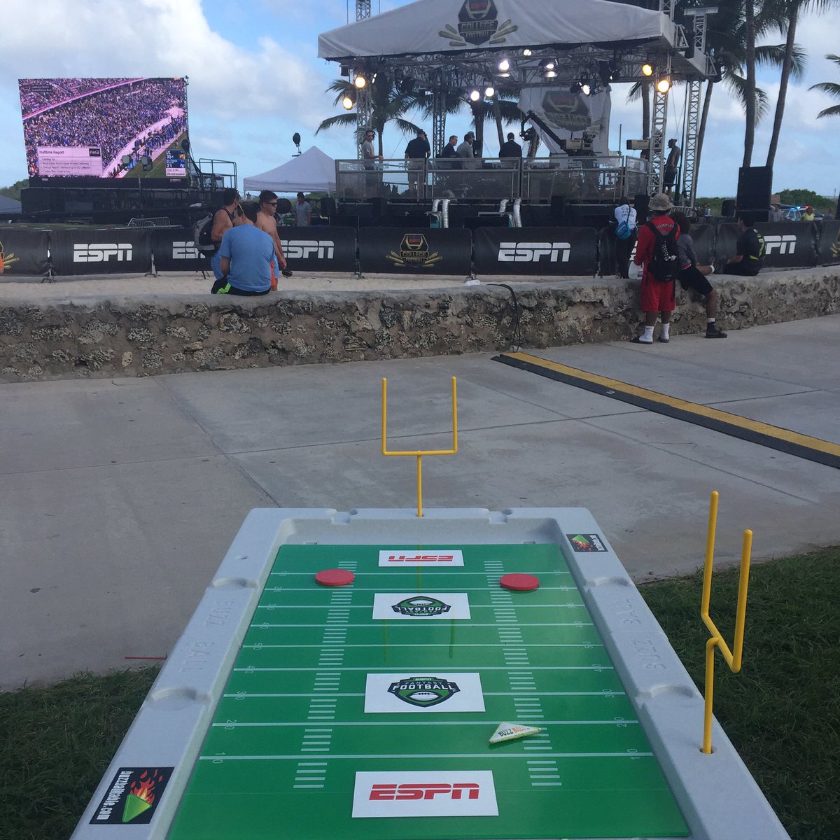 BuzzBallTable tweet picture