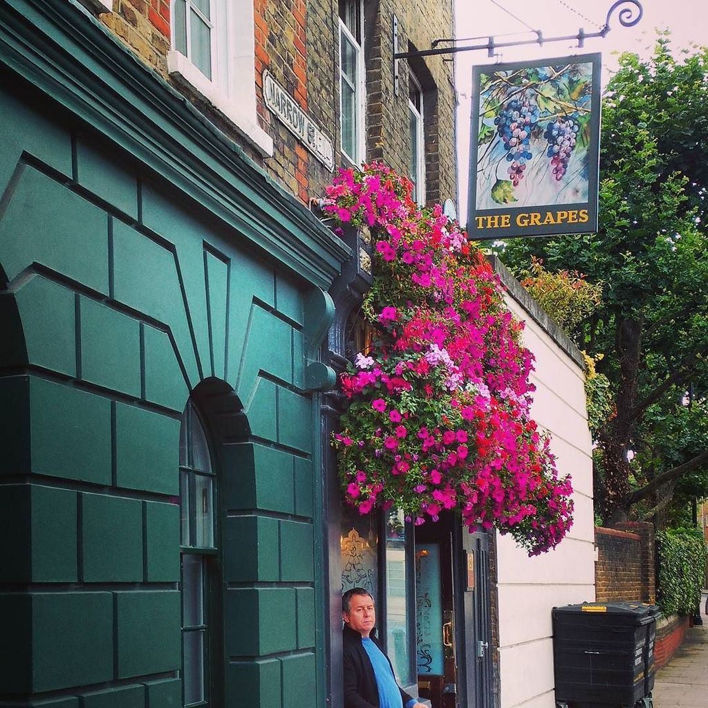 AndreuSocial's tweet photo. #TheGrapes #CharlesDickens #pubs #pubslife #instapubs #UKpubs #Limehouse #London #England #GreatBritain #UK #travel⦠https://t.co/3USnkIIVTq