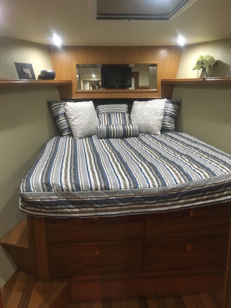 GregAEmerson's tweet photo. Forward cabin on the 47 @marlowhunter #buildingsimplythebest https://t.co/WMbrURYTqS