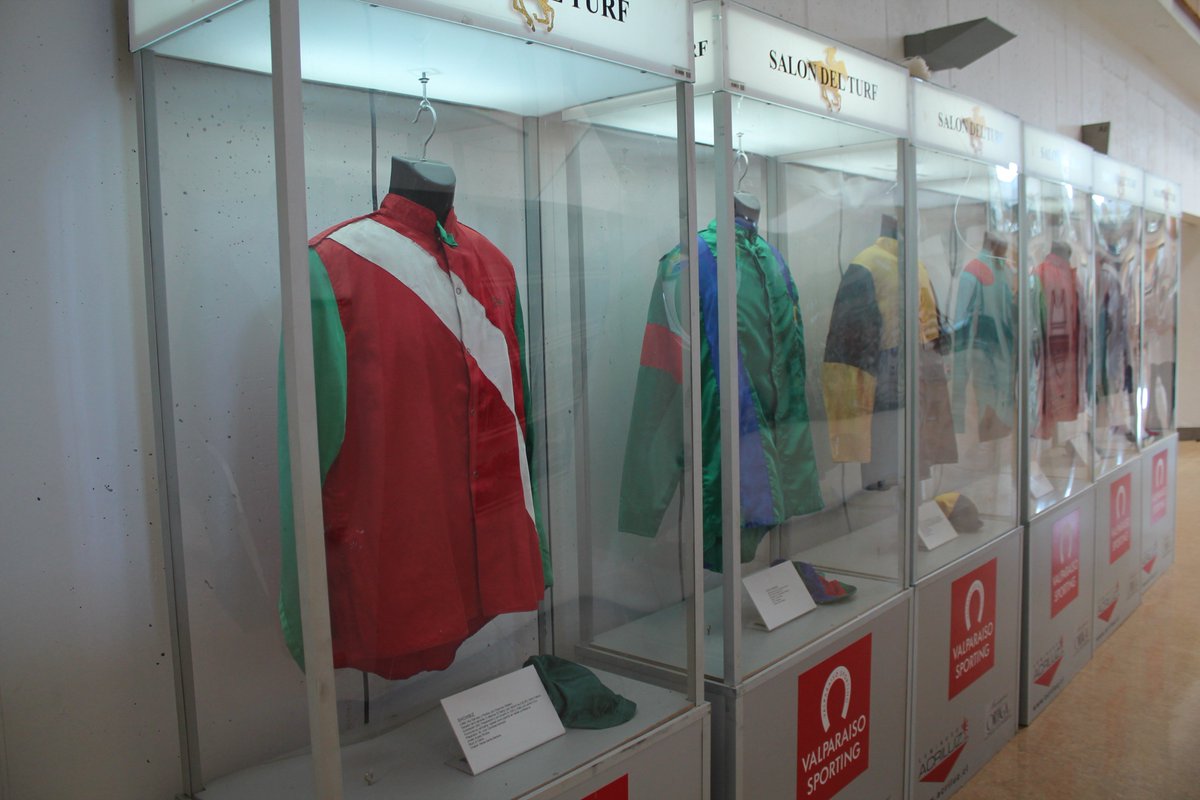 UAI_VINA's tweet photo. Visita la muestra histórica del Sporting Club @sportingchile @CAAPSIV @Avancemos_UAI @CAAENV @UaiCaep @FEUAI_vina https://t.co/wbXMLBANAc