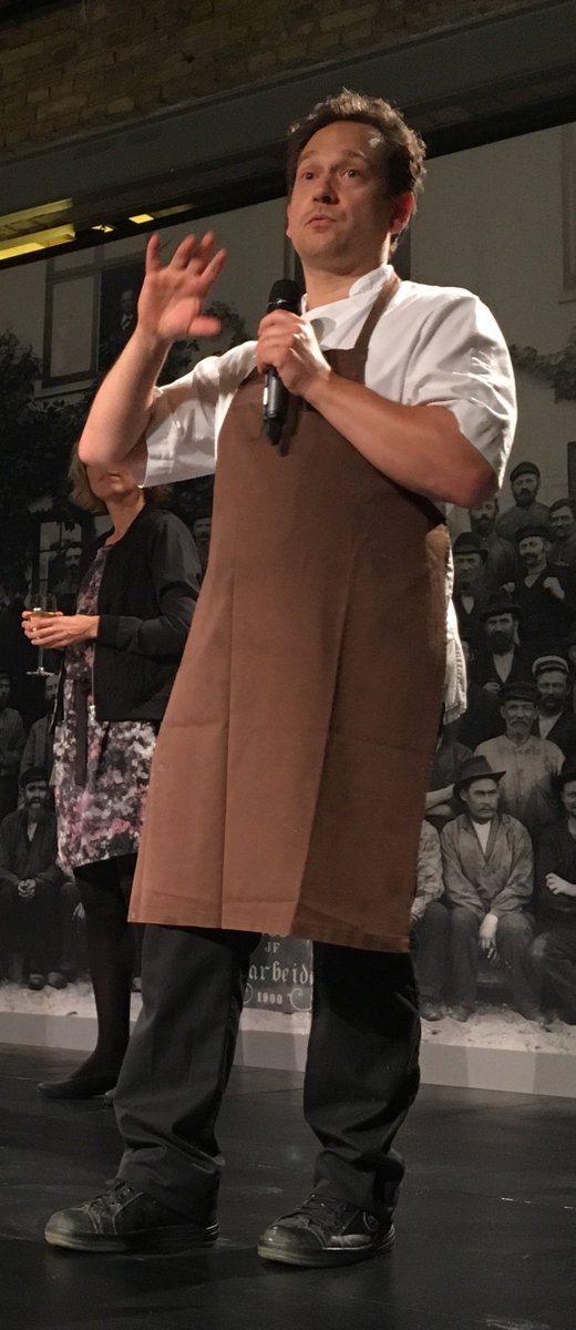 PDCaarhus2016's tweet photo. Conf chair Rachel (@rachhism) bidding welcome to the conference dinner. Jürgen, the chef, explains. #PDCaarhus2016 https://t.co/hLh7TROTIJ