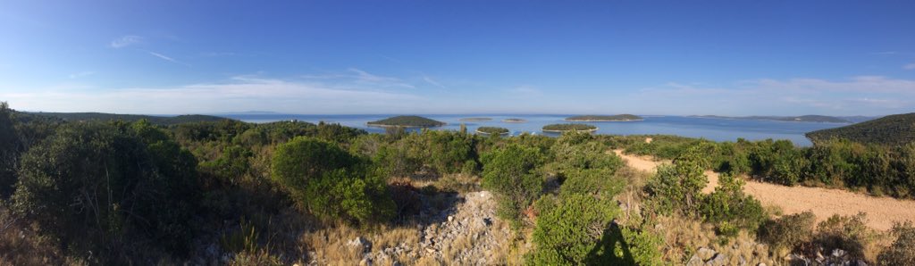 nickbond72's tweet photo. Weather ☀️ views 👀 panos ✅ #fullset https://t.co/1A3N963wWx