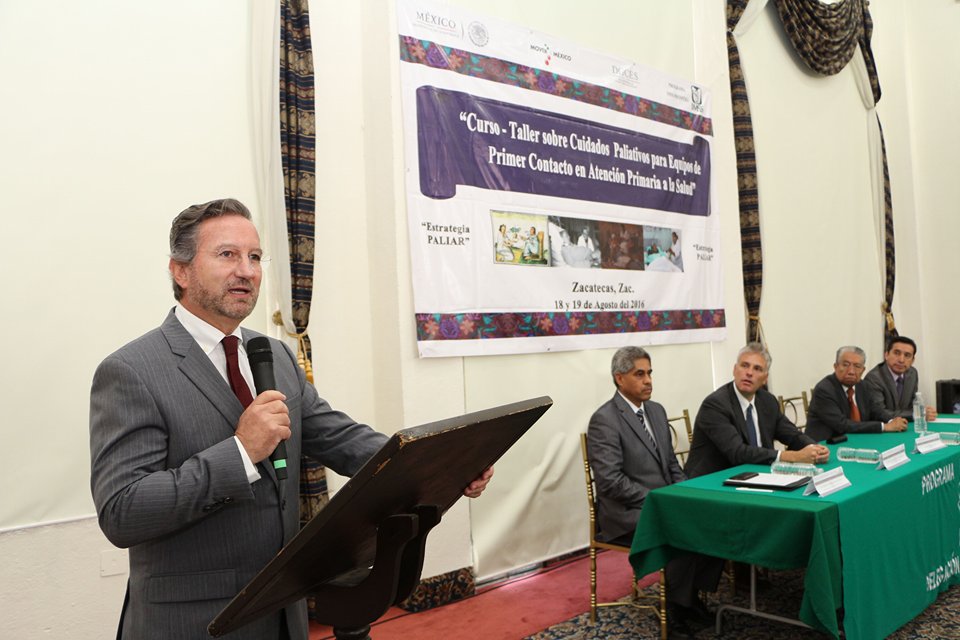 Estrada_Day's tweet photo. Agradezco al del. Del #IMSS Sergio Zertuche quien me invito a inaugurar el curso -taller sobre Cuidados Paliativos. https://t.co/QKl2QPudL3