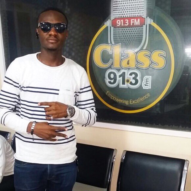 kweku_yankah's tweet photo. #JamWithMarryMe #MarryMe singer @senahuks is live on @Class913fm y'all should tune in https://t.co/JD6DlpIgcv