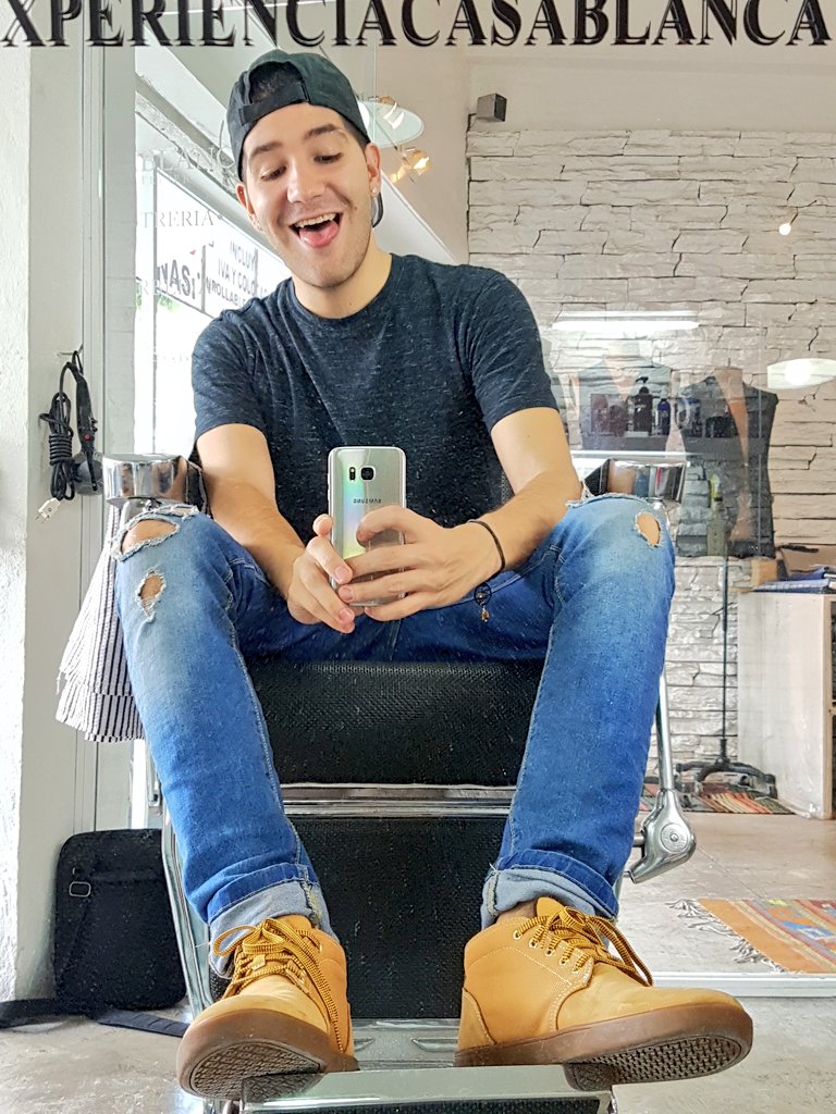 HectorTrejo's tweet photo. Hoy vengo de azul adivinen por qué... Feliz dia #PDC https://t.co/gRF9dKMFTz