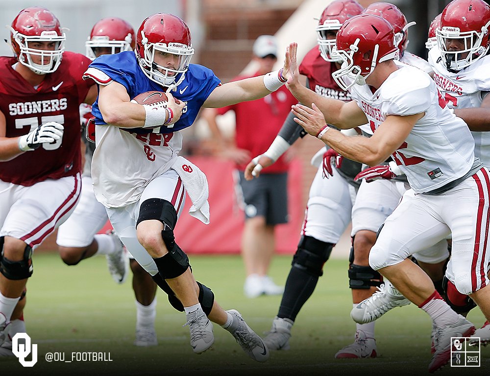 OU_Football's tweet photo. We like your form Bake! More 📷 from scrimmage No. 2 ➡️ https://t.co/jpB2R6EvJl https://t.co/uxY4vvLd1E