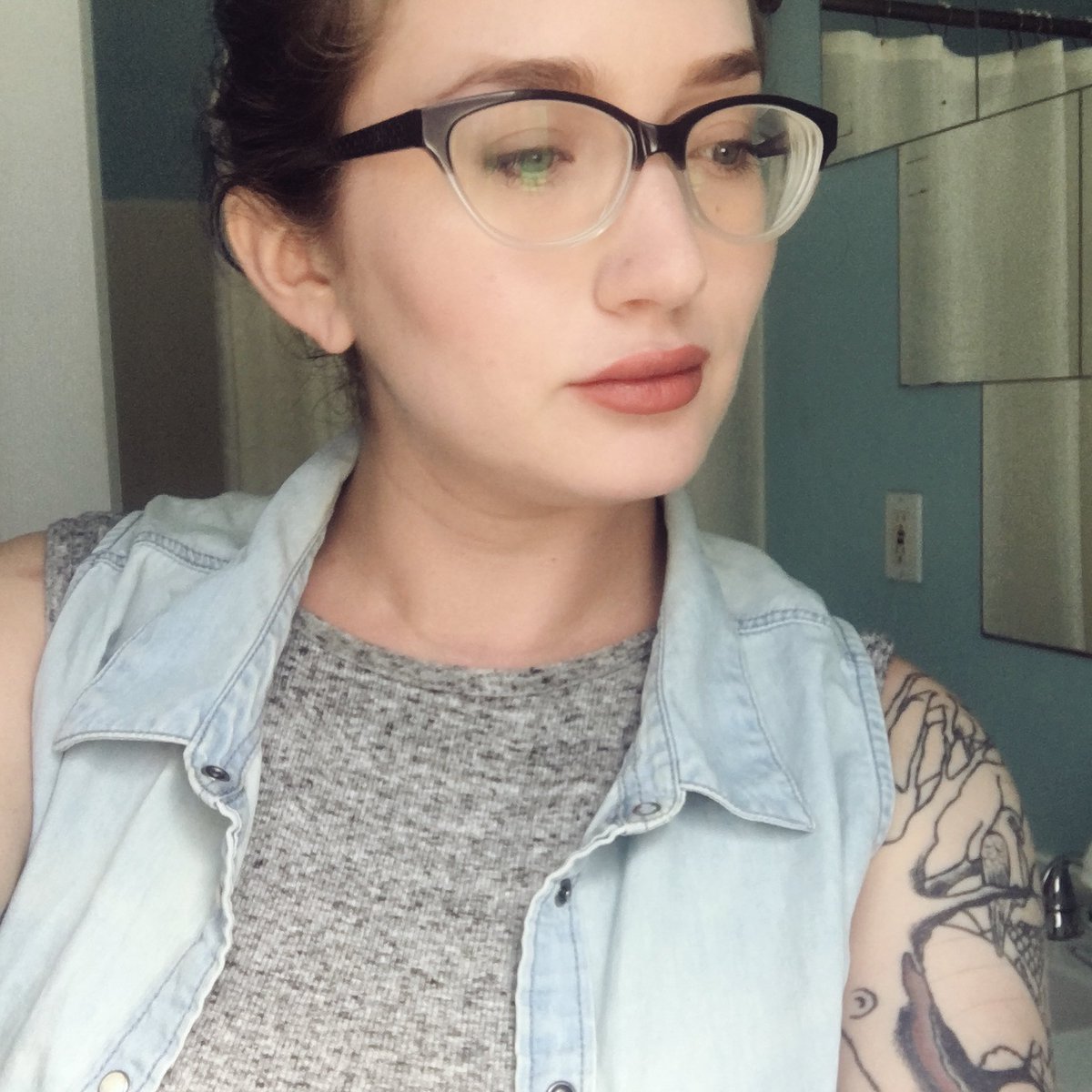 how to look beautiful with glasses