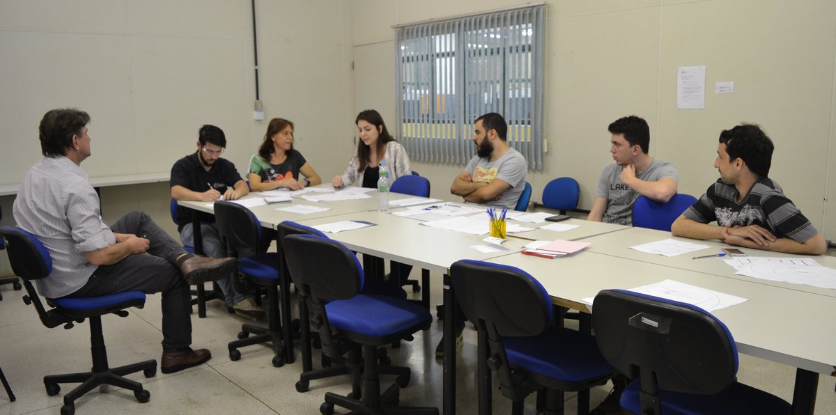 Aintec_uel's tweet photo. O Design Thinking está sendo debatido hoje aqui na Agência com a presença do consultor George Baum! #aintec #sebrae https://t.co/0PDSUm01tc