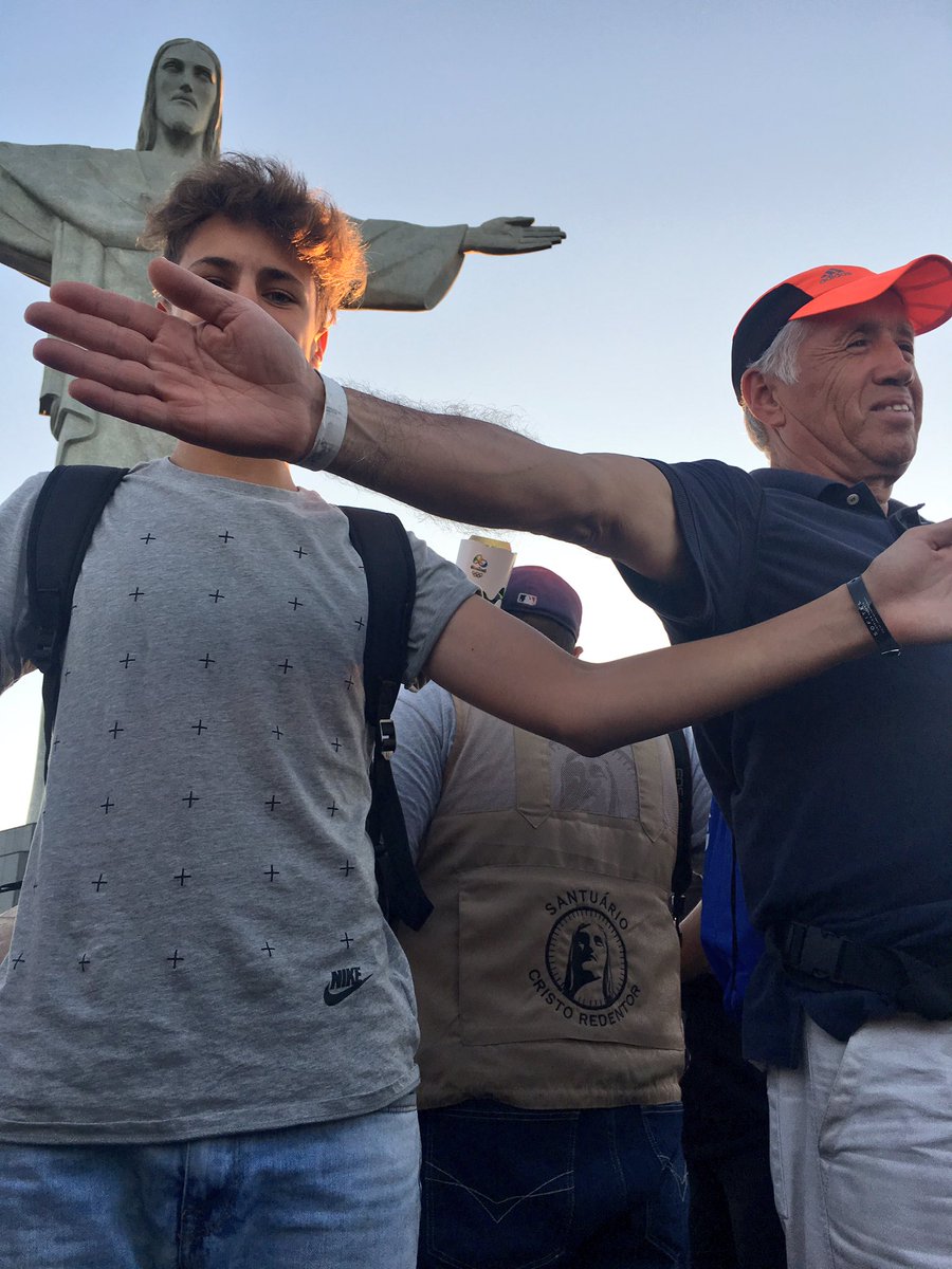 JuanpaZurita's tweet photo. Esta foto resume mi vida https://t.co/Y5CqbB6Zzd