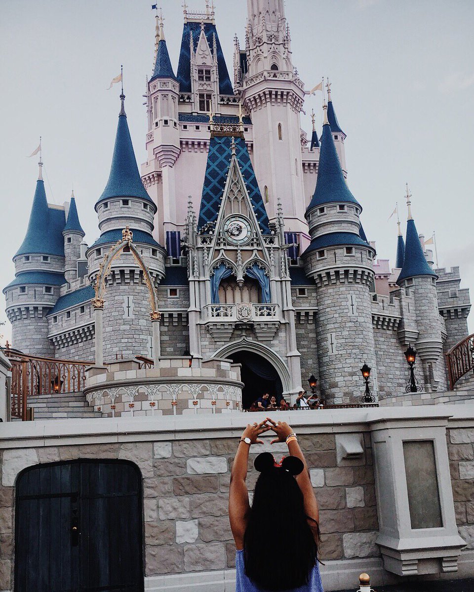 #throwwhatyouknowthursday from the happiest place on earth 👑✨