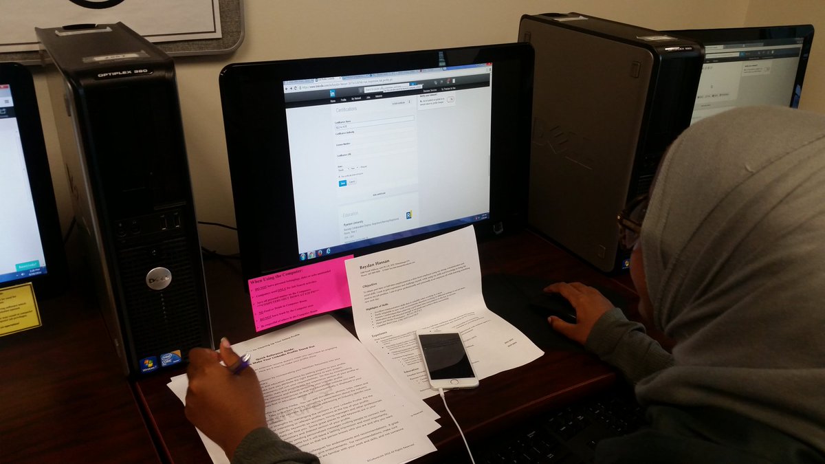 Asalliea's tweet photo. #Youth creating professional digital footprints with #InfographicResumes & #LinkedIn @CLinkYouth @theCareerFnd #YOES https://t.co/QIOQRNIhEf