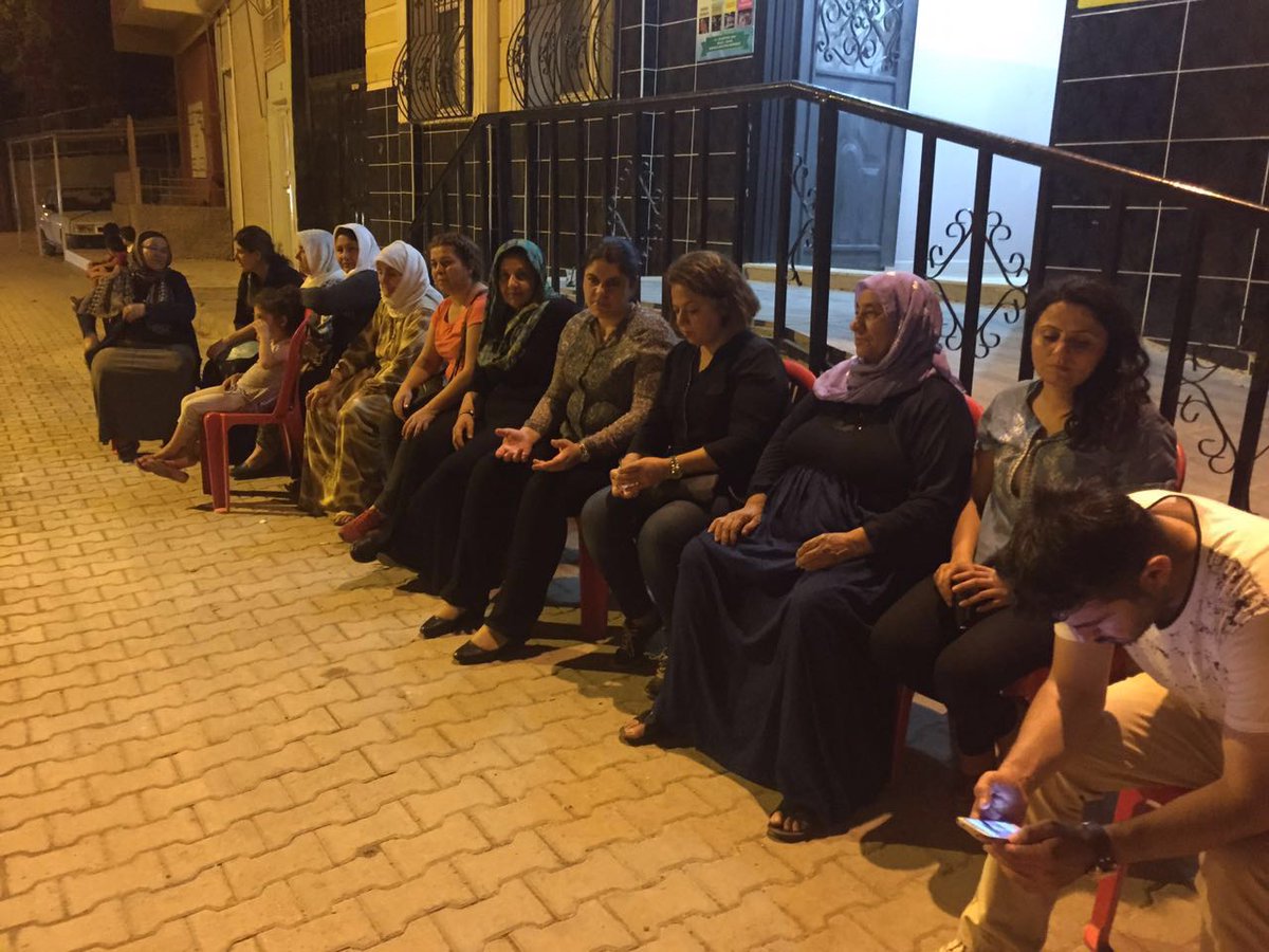 dilaDemir123's tweet image. Suruç'ta "Önderliğe Özgürlük" nöbetine öncülük eden annelerimizle birlikteyiz.
#TecritDarbedir