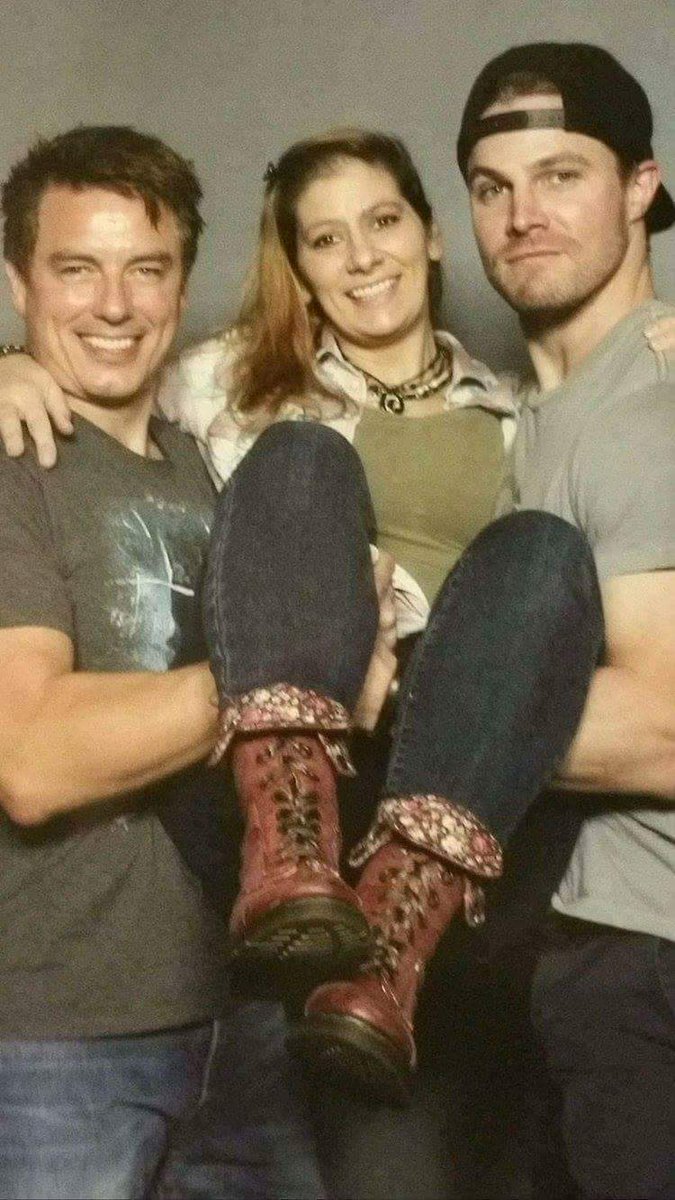 barryluvs2sing's tweet photo. @Team_Barrowman @StephenAmell #PickAPose Loved this one #NoTwoAreAlike https://t.co/G92plEcgBL