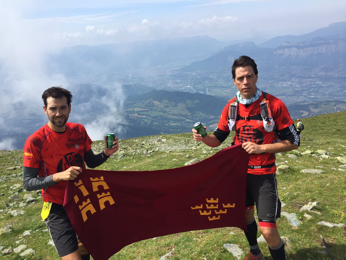 Coronando los Alpes con <a href="/abellanbottle/">botellaabellán</a> en la <a href="/UT4MGrenoble/">Ut4M</a> con Murcia y <a href="/estrellalevante/">Estrella de Levante</a> en lo más alto