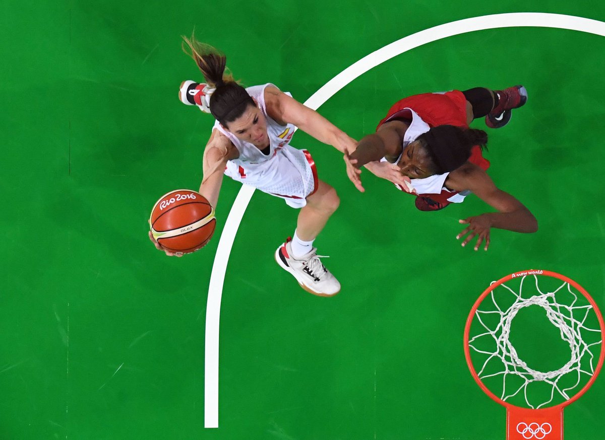 elpais_deportes's tweet photo. Directo #Baloncesto femenino | ¡#ESP a la final! La selección vence a #SRB 68 a 54 https://t.co/V8VA325Aao https://t.co/0Cb9CKO2gu
