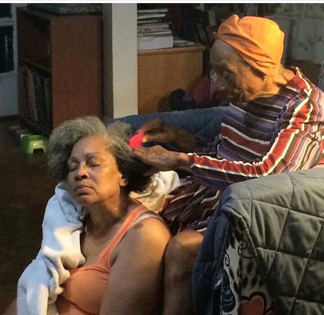 bigbinktingz's tweet image. a mother &amp;amp; daughter , so beautiful 💛.