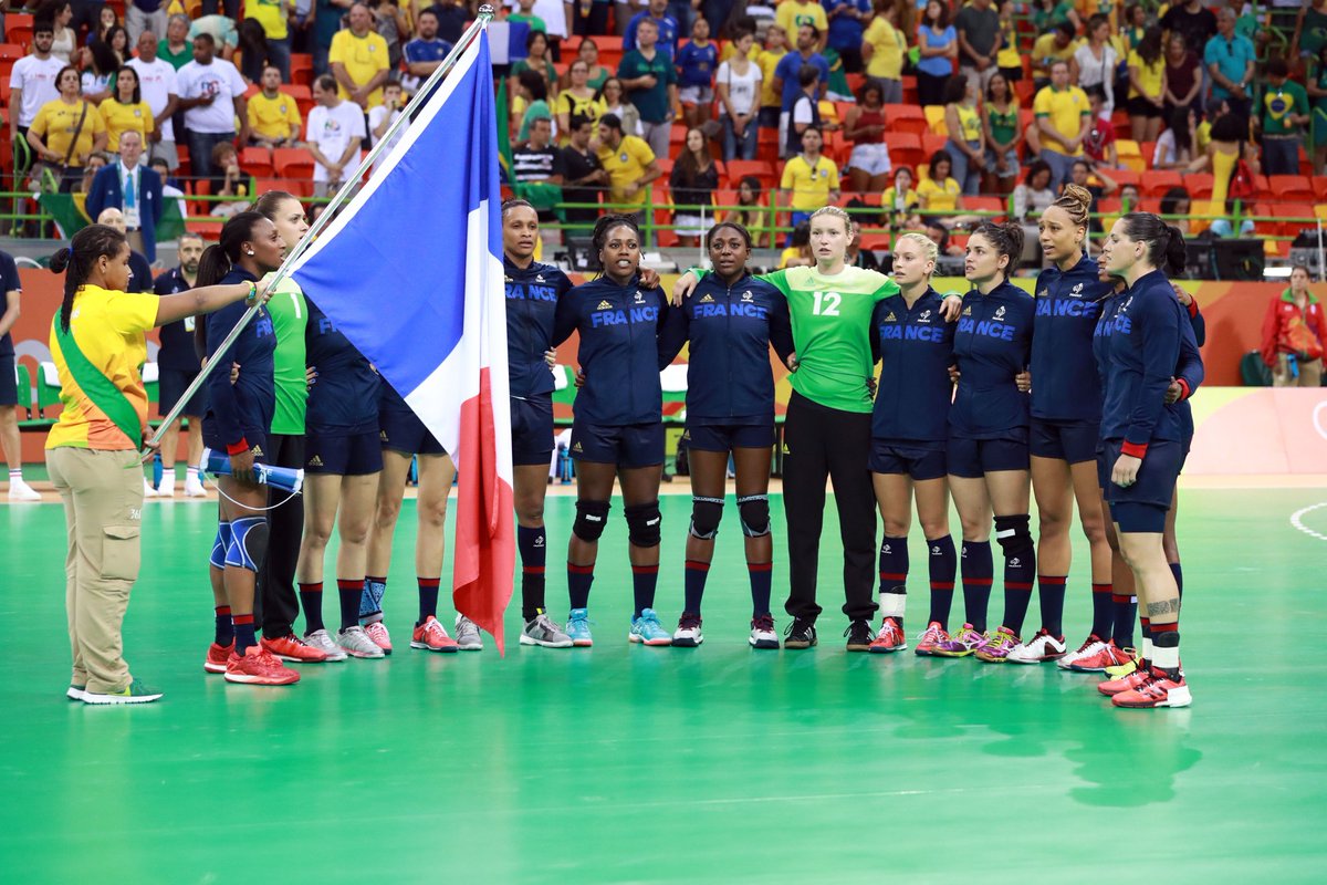 #EdF[F]-Jeux Olympiques 
#FRANED
VICTOIRE DES FRANCAISES 24-23
FINALE POUR LES BLEUES !!!! 
UNE MEDAILLE ASSUREE ...