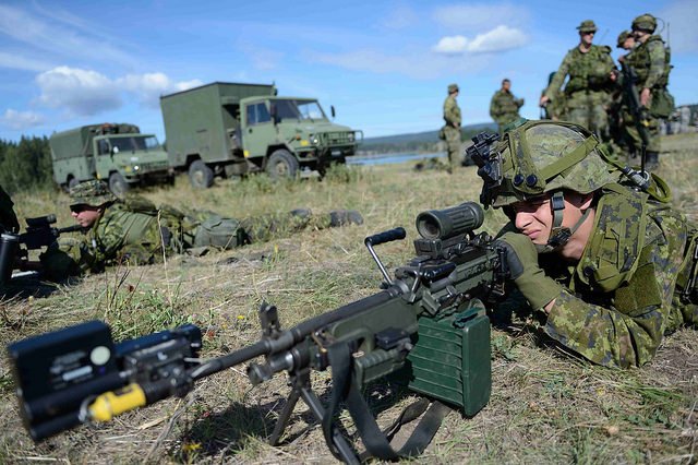 3CdnDiv3DivCA's tweet photo. #IlYaUnAn Soldat Tyson Bishop-Charvet (Royal Westminster Regiment) durant Ex #COUGARDESTROYER 2015 #39GBC #Reserves https://t.co/of7byljjr7