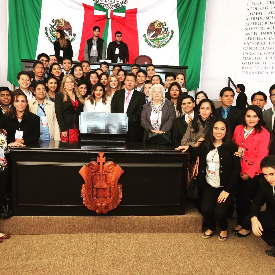 Desde la sesión itinerante del pleno de la Legislatura Local <a href="/LegisVer/">Congreso de Veracruz</a> <a href="/ucristobalcolon/">Universidad Cristóbal Colón</a> <a href="/martincapistran/">Dr. Luis Alberto Martin Capistran.</a>