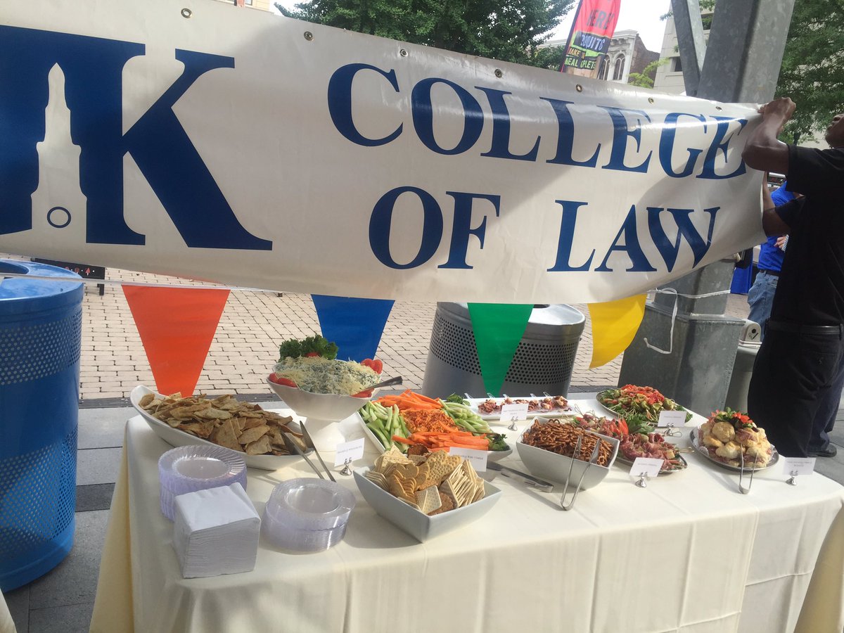 BayouBluegrass's tweet image. Hanging out at TNL with @ukcollegeoflaw and a beer pairing at Copper Roux with Clark Distributing. #ThirstyThursday