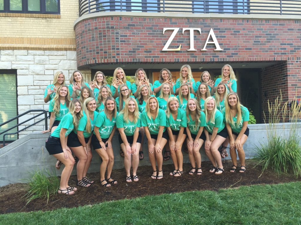 totalsratmove's tweet photo. Taking a blondes only picture. https://t.co/KEHt7Nk7ZB