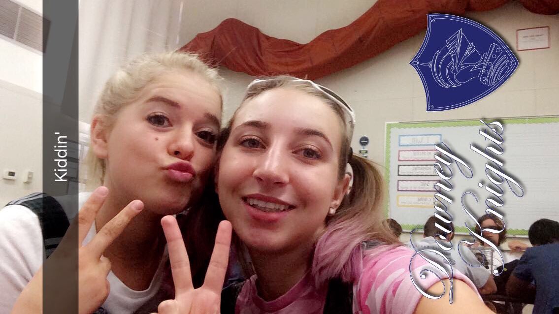 Jbooty_18's tweet photo. throwin' up peace signs at Downey 😎✌🏼️ #kiddday #BACKweek https://t.co/ZLMnm0oEli