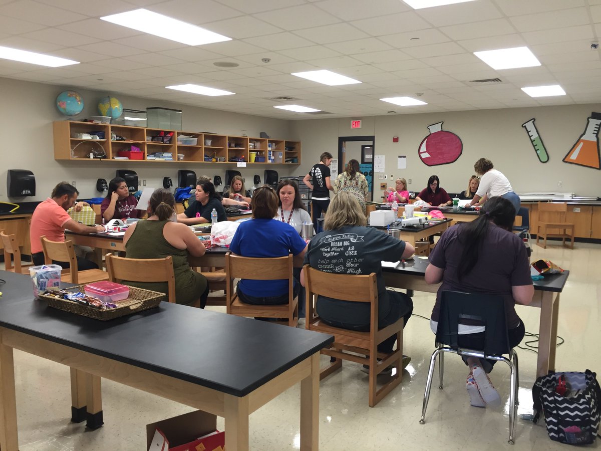 Ray_Principal's tweet photo. Fab Ray Teachers at Read Aloud workshop! https://t.co/4MegDTZl1N