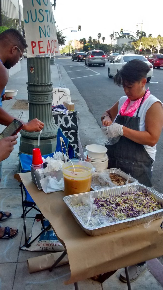 Erin didn't just bring dinner to #DecolonizeLACityHall, she is also serving it 💜💜💜 <a href="/meatmyfriends/">Erin O'Brien</a> <a href="/BLMLA/">#BlackLivesMatter-LA</a>