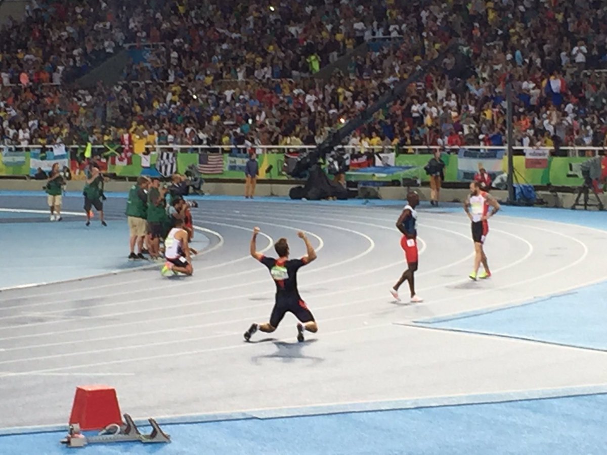 한끝 차이로 200m 동메달 차지하고 환호하는 프랑스 선수 | 인스티즈