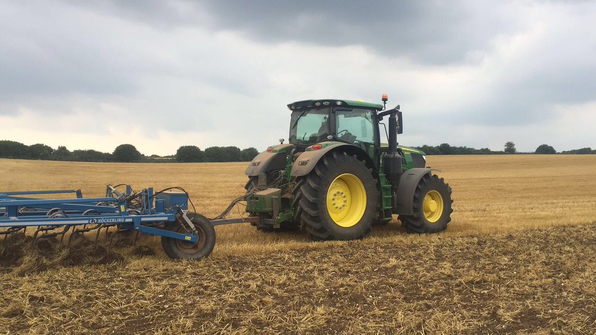 NewForestFarm's tweet photo. #Demo @JohnDeere 6215R #AutoSteer #SF6000 #NothingRunsLikeaDeere https://t.co/hs4AnZ5jaH