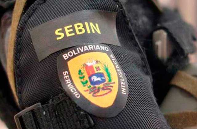 CaraotaDigital's tweet photo. ¿Esconderán algo? A diputados de la AN no los dejaron pasar a las celdas del Sebin https://t.co/lD7dC8lloB https://t.co/0gpsbbxIVM