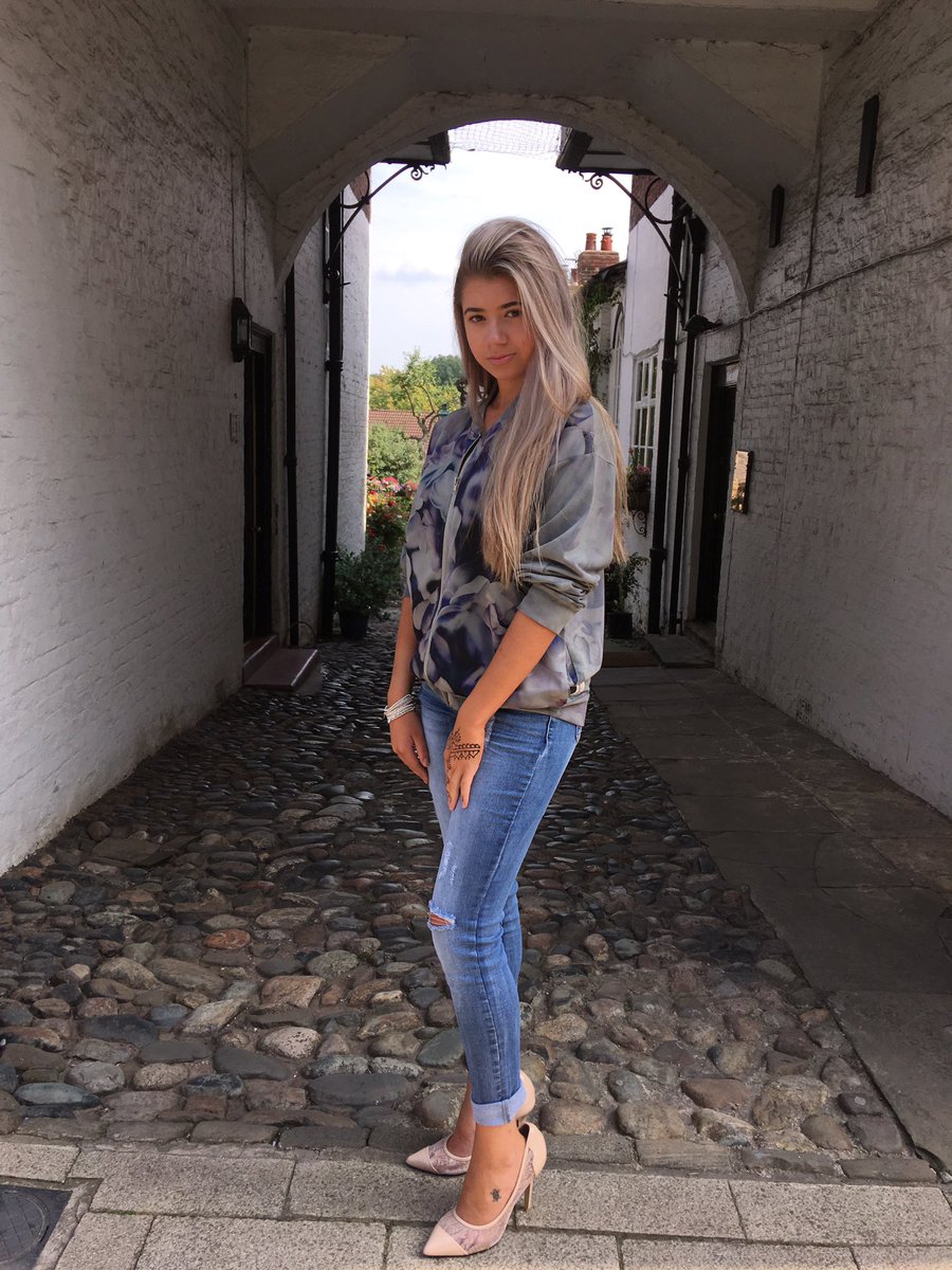 glamorousofknut's tweet photo. The perfect bomber jacket https://t.co/0YVBT4nEHs