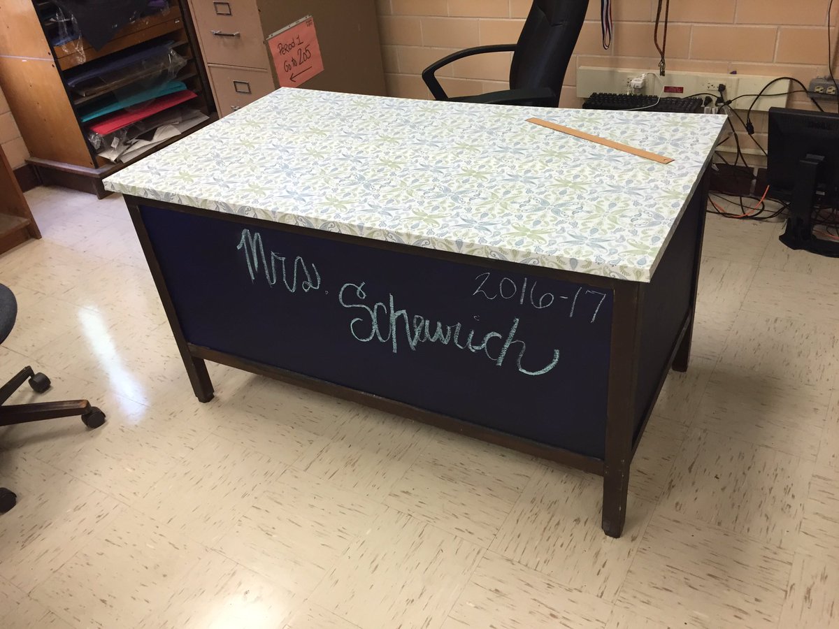 CHS_FineArt's tweet photo. Desk remodel see how long it last chalk board and contact paper ! #2016CarrollTigerProfessionalDevelopment https://t.co/fWn2ZM3oXe