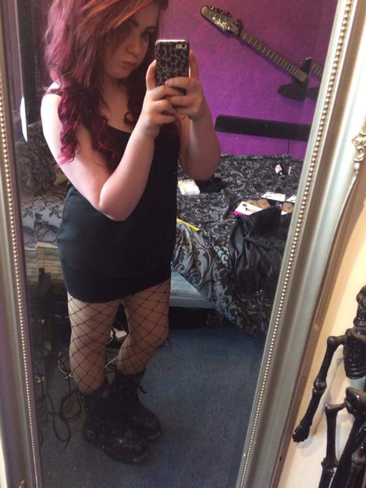 been dieting for 2 weeks now and already starting to see results!! back into a size 10!!!
#newrocks #dress #curly