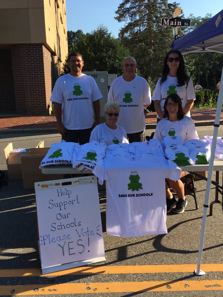 AFTCT's tweet photo. Get your "Save Our @WindhamSchools" tee-shirt at 3rd Thurs Street Fest in @WilliDowntown. #OneWindham #WindhamUnited https://t.co/ZFFhj0D5lR