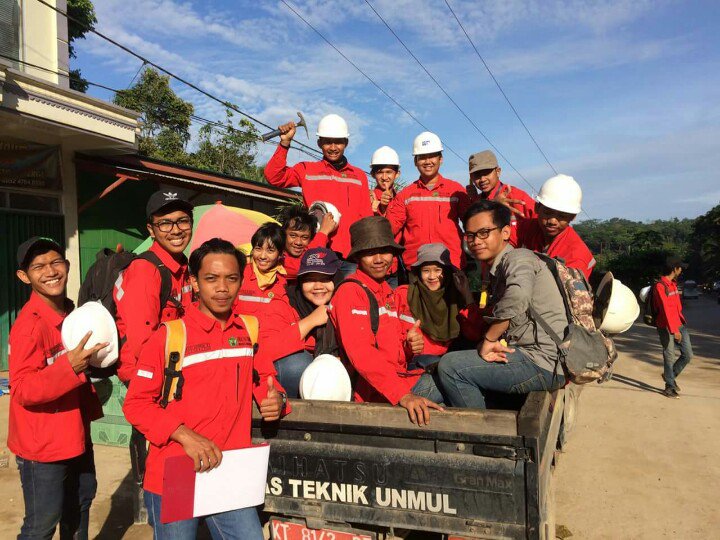 Pada tanggal 1 hingga 11 Agustus 2016, geologi2014 kuliah lapangan di daerah sukamaju dan sekitarnya.