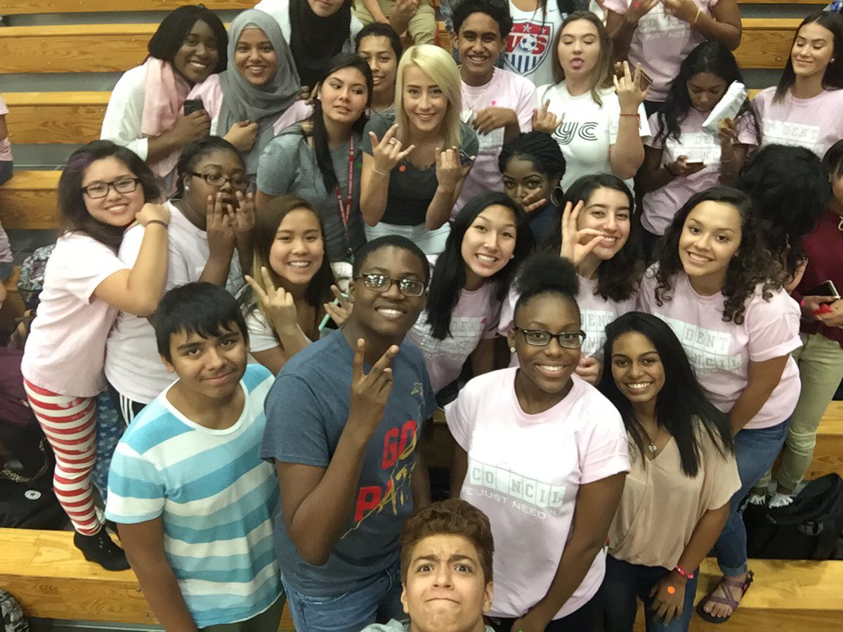 BerkmarC2018's tweet photo. In my heart, JUN18R section totally won Spirit Stick for BOTH pep rallies 💙💙 #BELIEVEINTHEB https://t.co/ibpQb6Vx8a