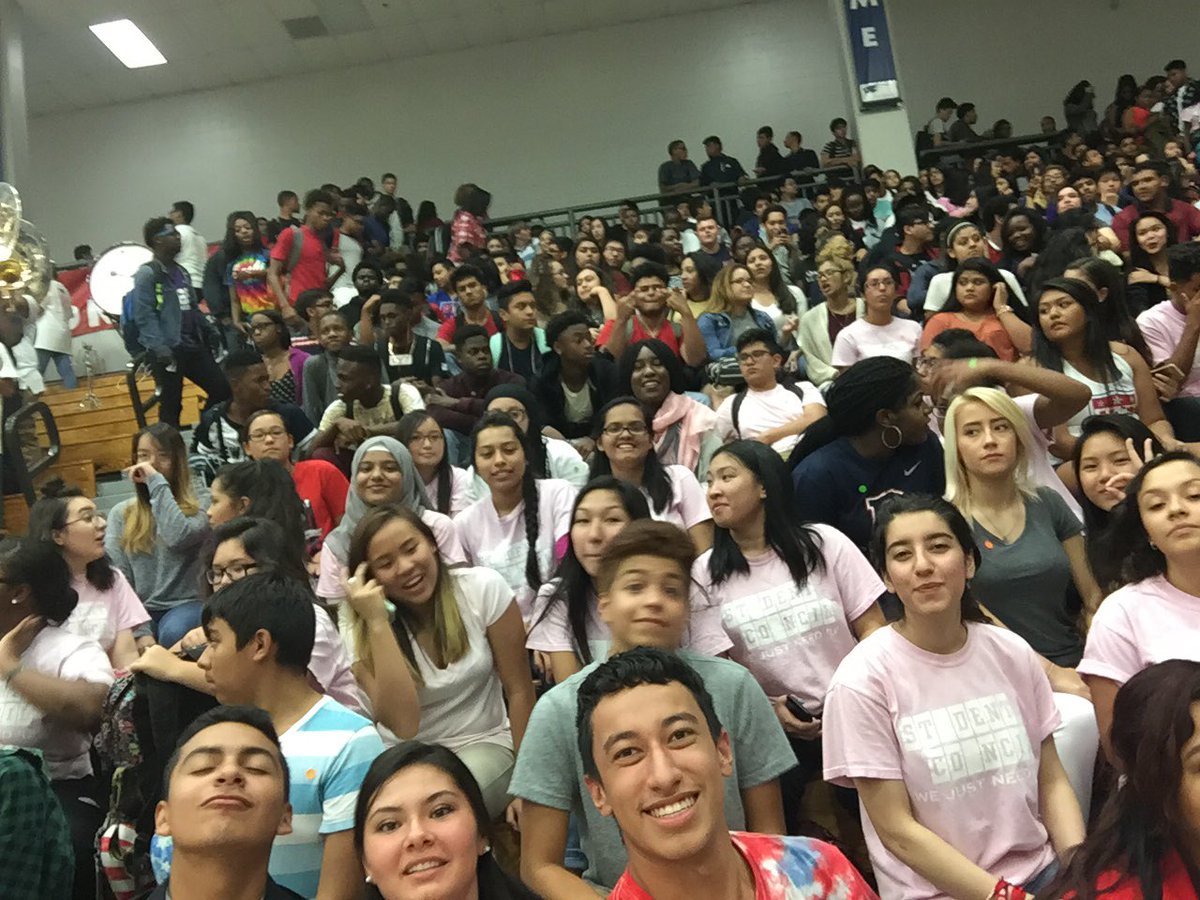 BerkmarC2018's tweet photo. In my heart, JUN18R section totally won Spirit Stick for BOTH pep rallies 💙💙 #BELIEVEINTHEB https://t.co/ibpQb6Vx8a