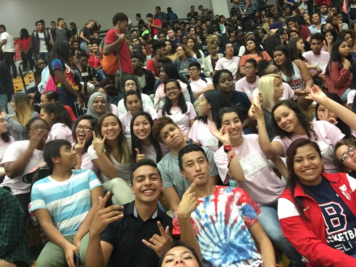 BerkmarC2018's tweet photo. In my heart, JUN18R section totally won Spirit Stick for BOTH pep rallies 💙💙 #BELIEVEINTHEB https://t.co/ibpQb6Vx8a