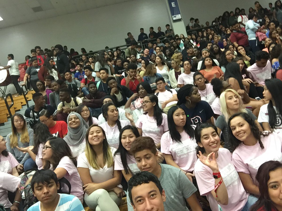 BerkmarC2018's tweet photo. In my heart, JUN18R section totally won Spirit Stick for BOTH pep rallies 💙💙 #BELIEVEINTHEB https://t.co/ibpQb6Vx8a