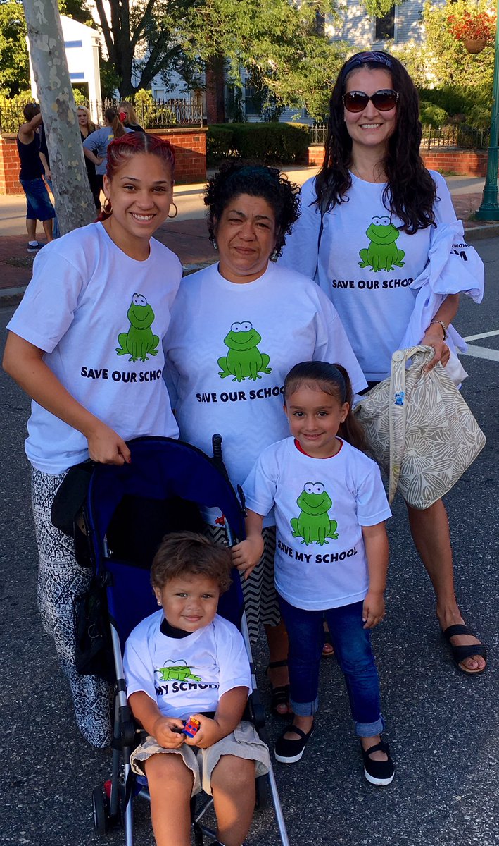 AFTCT's tweet photo. Families joining #PublicEd professionals in #WindhamUnited to spread "Save Our @WindhamSchools" message. #OneWindham https://t.co/vJBUCUa7k5
