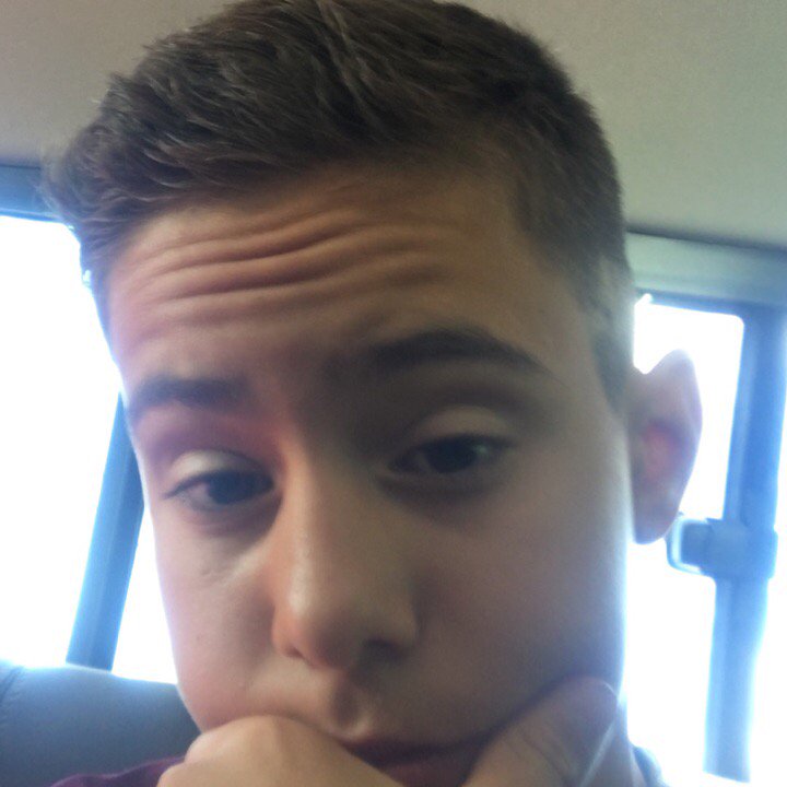dat_boi_16's tweet photo. ✨😄Makemesmile.Come chat with #liveme#Music #SingForGifts  Boi fresh’s #onairnow~ https://t.co/hY2lXMlsY2 https://t.co/WTvxIiX2zE