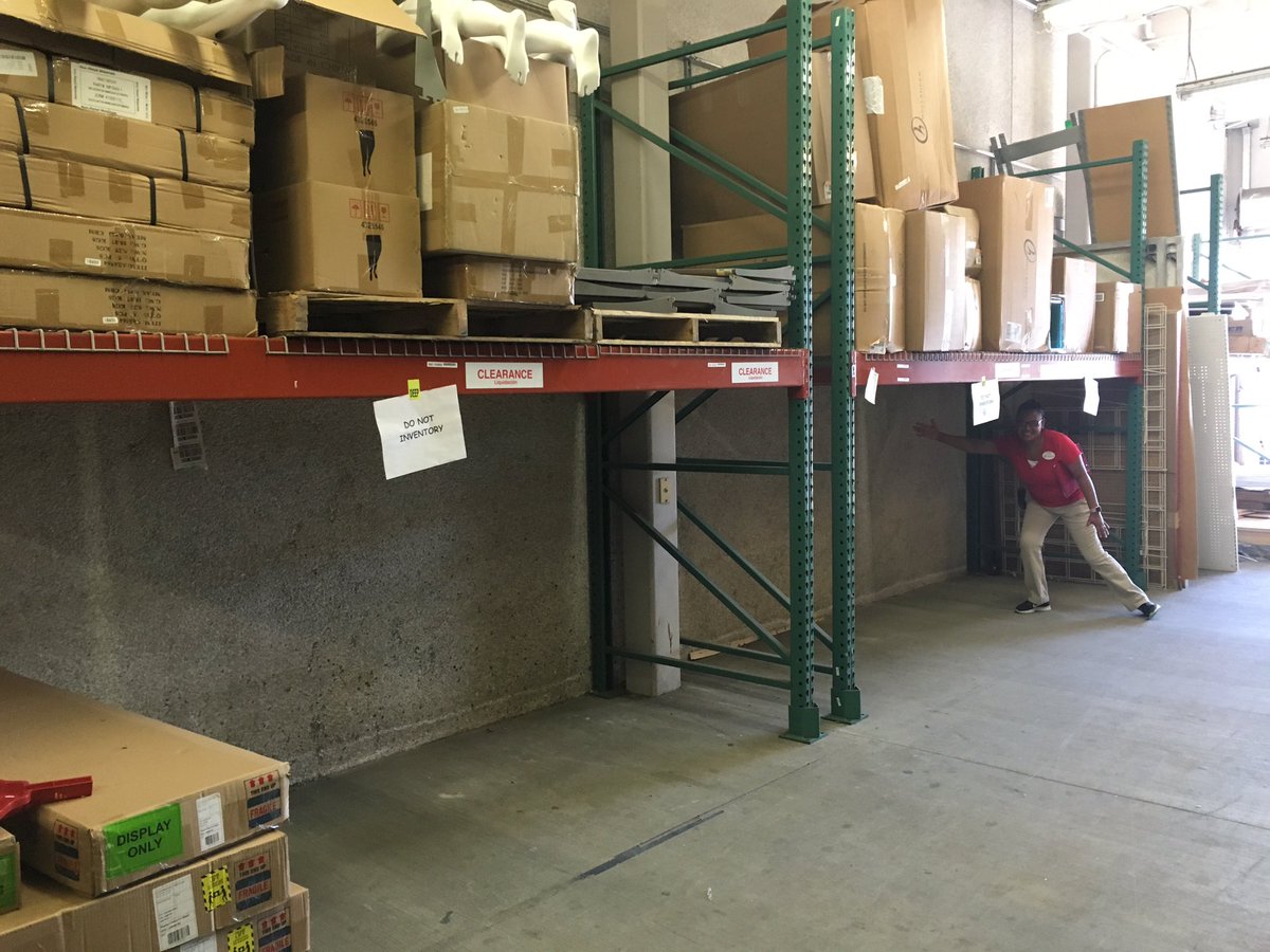 T-0249's garden center is Q4 ready! <a href="/Angelica0249/">Angelica</a> @jjonesca <a href="/NicoletteSeitz/">Nicolette</a>