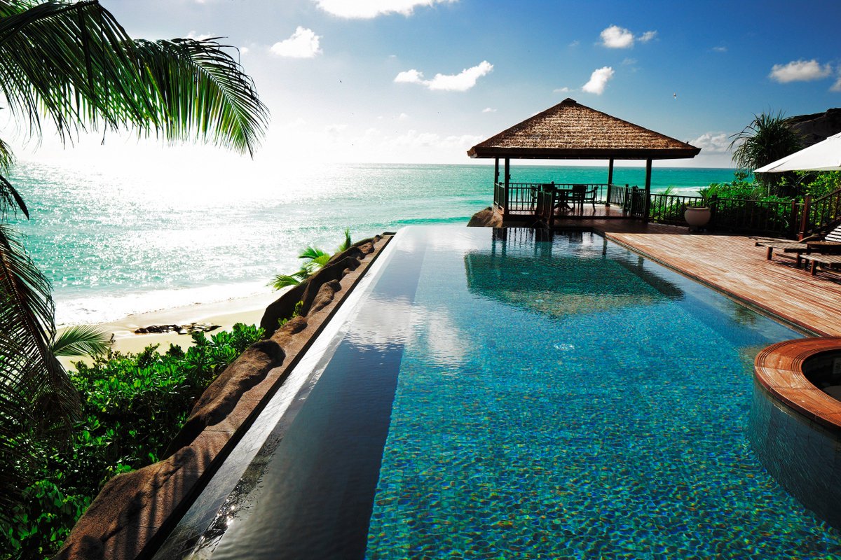 MeetMeVacation's tweet photo. Yup, this is a view we could get used to. Start planning your getaway with #MMOV!  https://t.co/3E7rvdZbel https://t.co/rxaQWLtgfZ